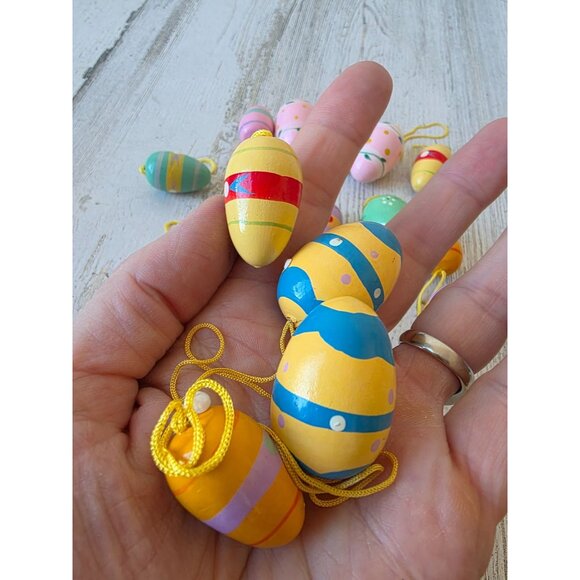 Vintage wooden mini Easter egg ornament Xmas tree spring decor - Picture 2 of 3